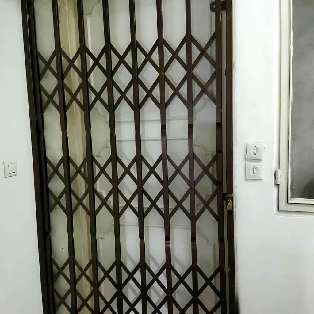 درب آکاردئونی ساختمان در کرمان