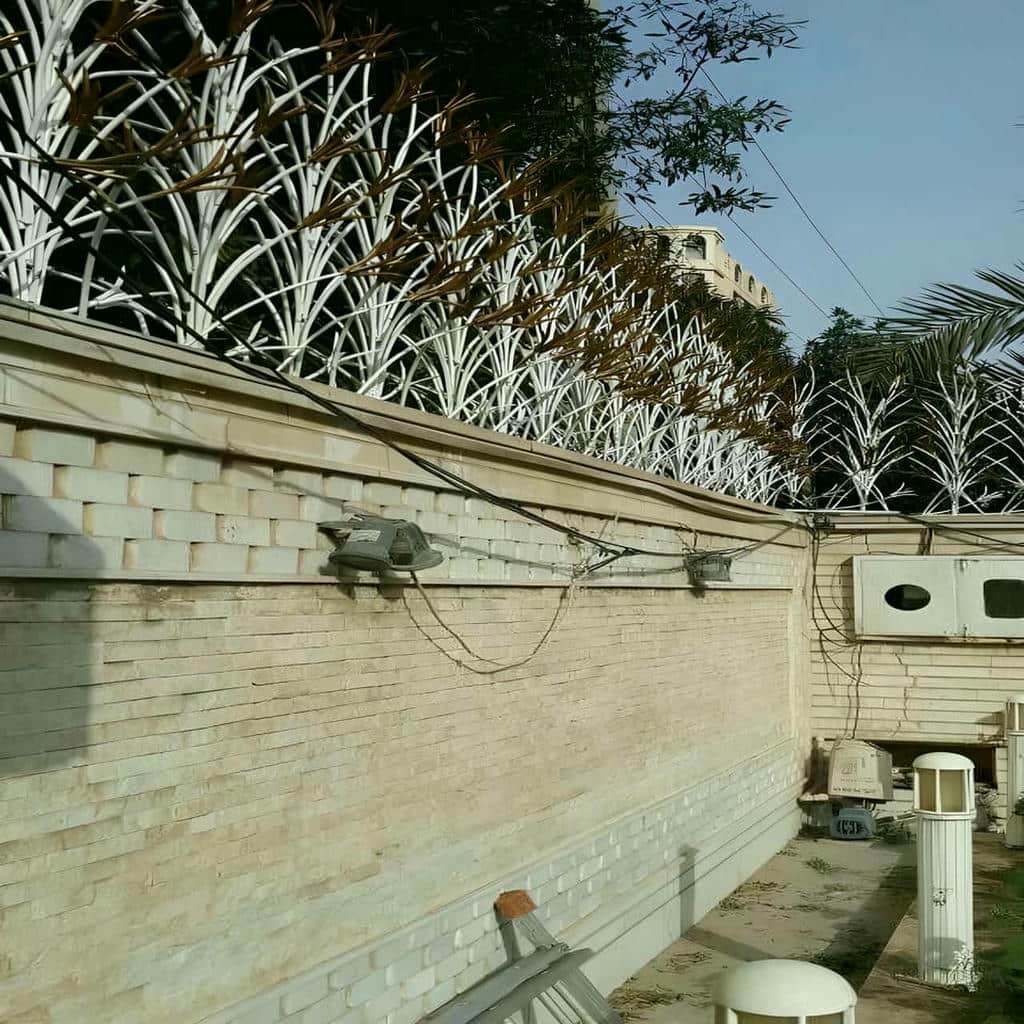قیمت حفاظ شاخ گوزنی دیوار ویلا در بندر انزلی
