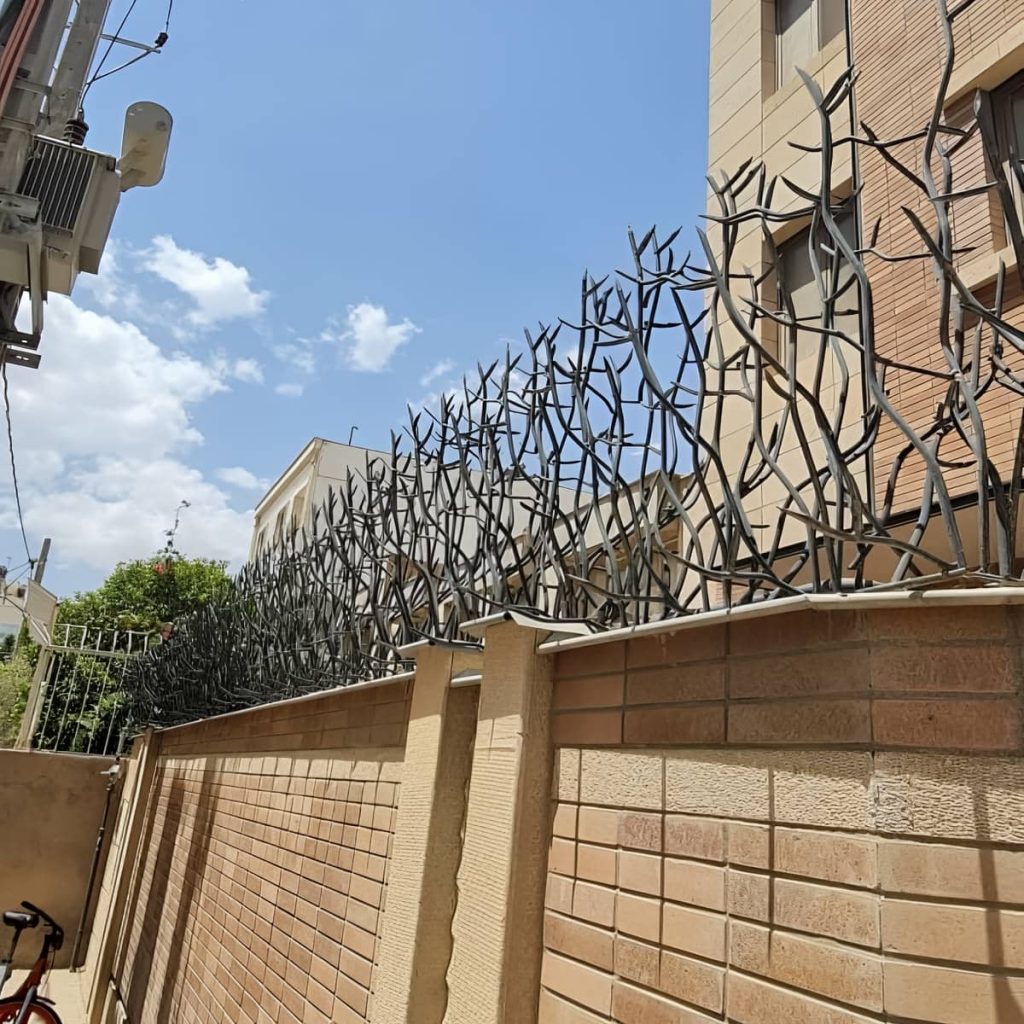 قیمت حفاظ شاخ گوزنی دیوار ویلا در گرگان