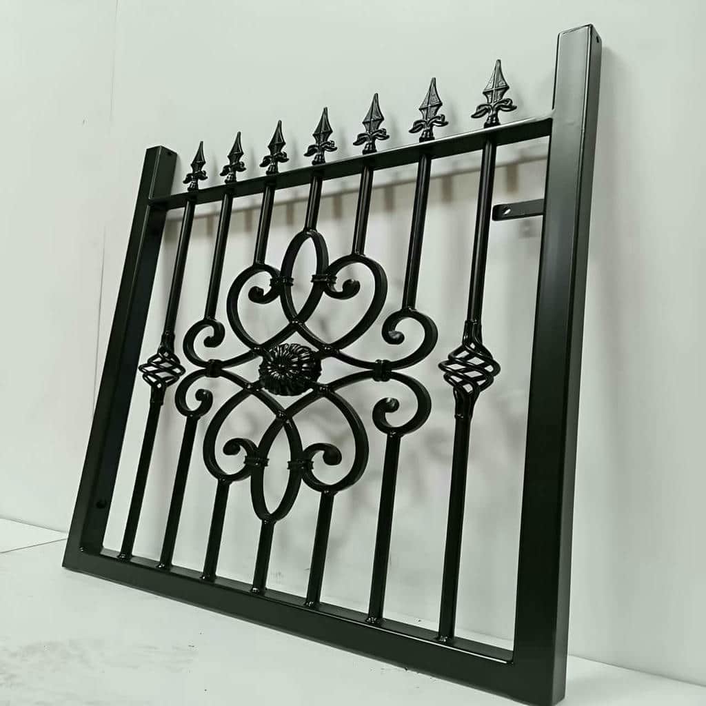 نرده حفاظ پنجره در گنبدکاووس