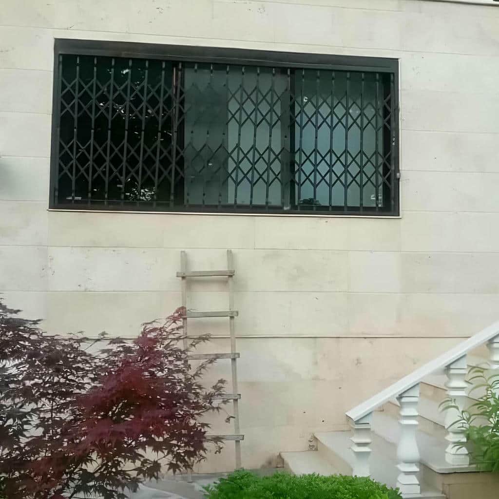 نرده حفاظ پنجره در بندر دیلم