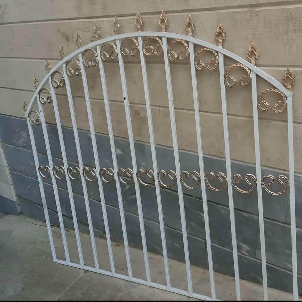 نرده حفاظ پنجره در بندر انزلی