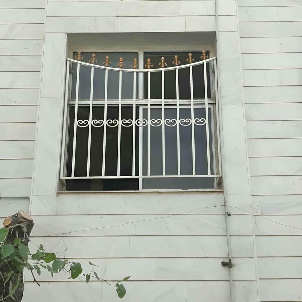 نرده حفاظ پنجره در بندر بوشهر
