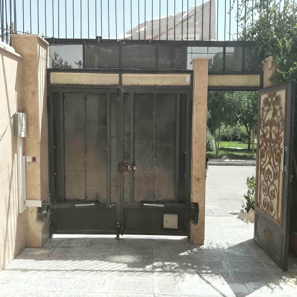 نصب جک درب پارکینگی نمای مدرن در ایرانشهر