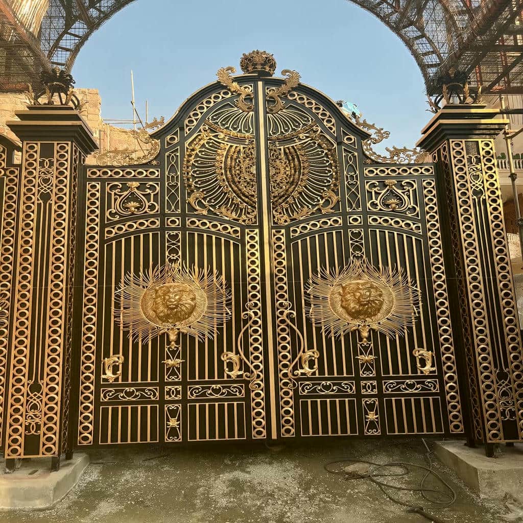 درب پارکینگ فلزی حیاط در مریوان