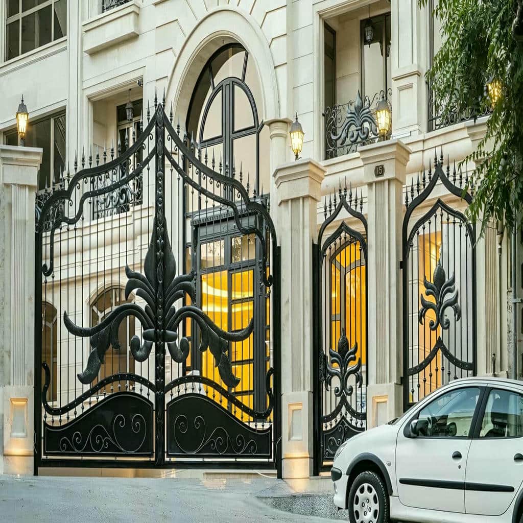 نصب درب پارکینگ فلزی حیاط فرفورژه در کرمان