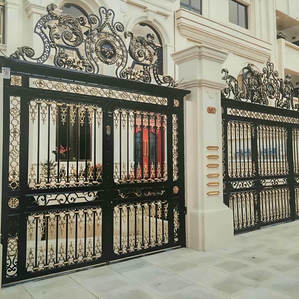 درب پارکینگ فلزی حیاط در شیراز