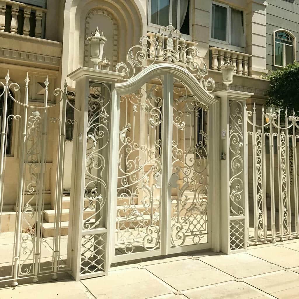 درب پارکینگ فلزی حیاط در اصفهان