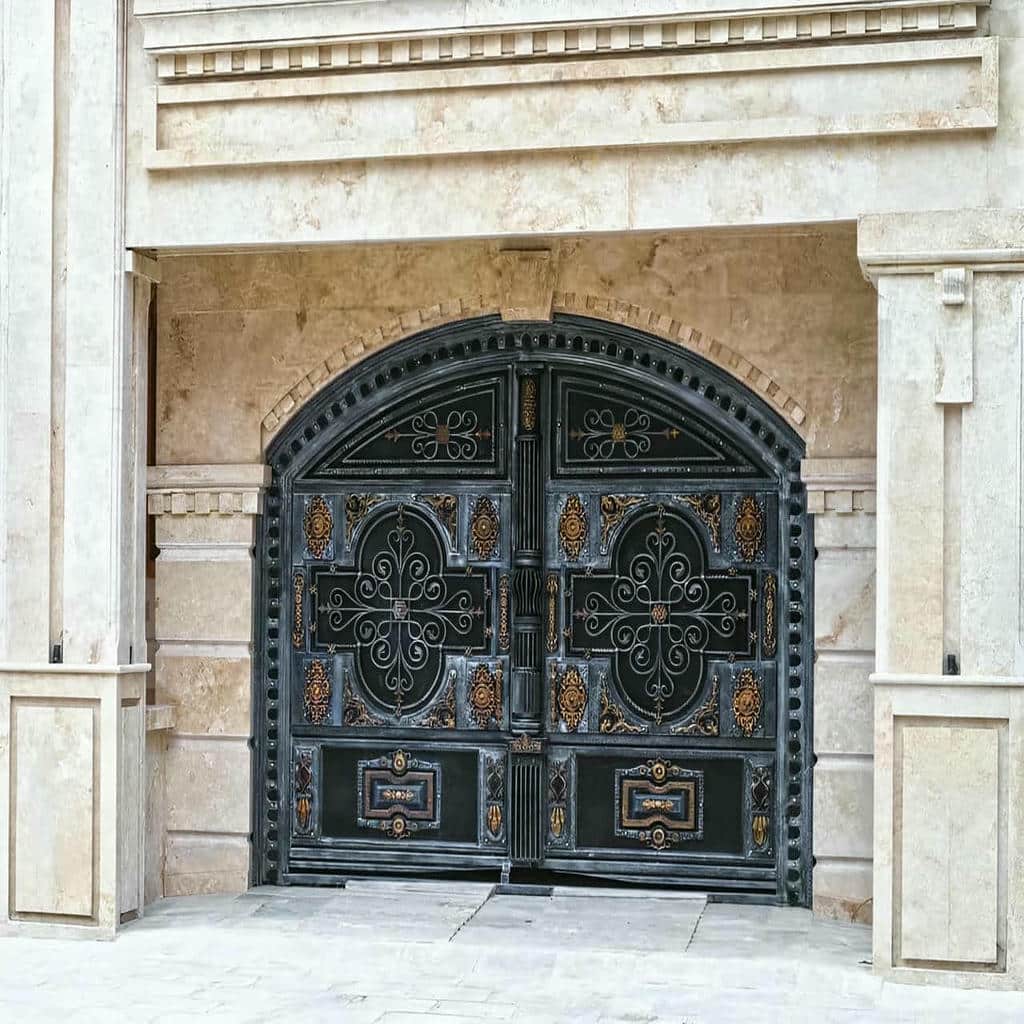 نصب درب پارکینگ فلزی حیاط فرفورژه در تهران