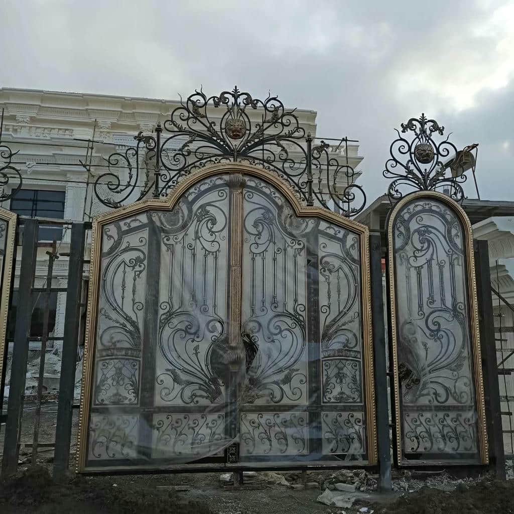 فروش درب پارکینگ فلزی حیاط فرفورژه در قم