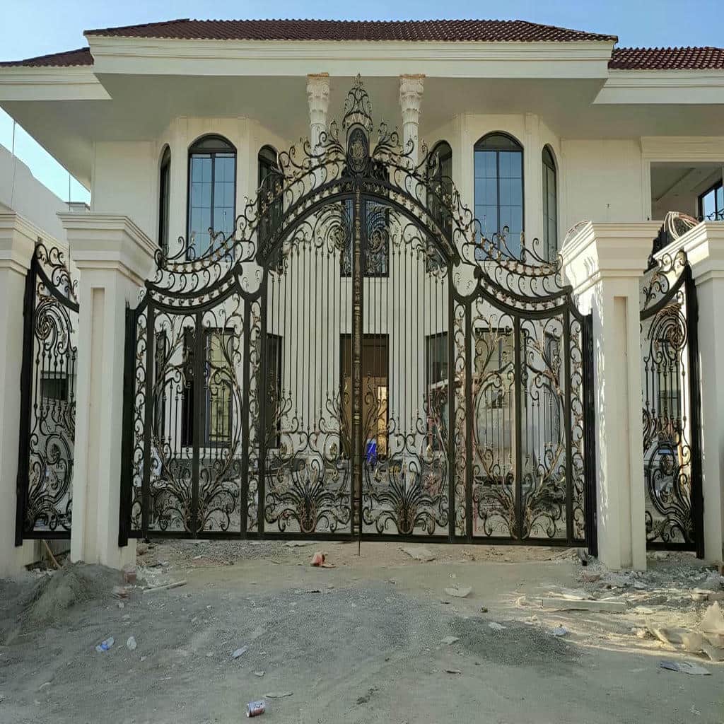 نصب درب پارکینگ فلزی حیاط مدرن در نیشابور