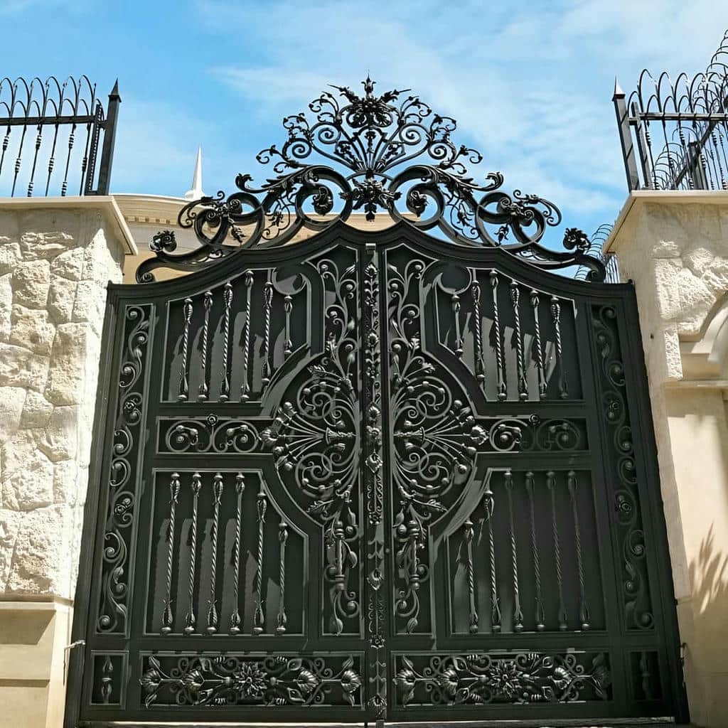 نصب درب پارکینگ فلزی حیاط ساده در کرج