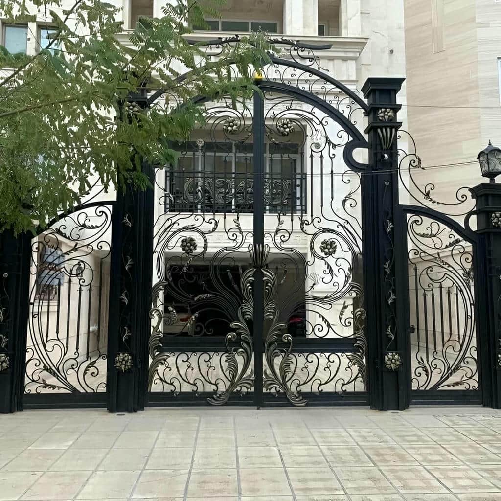 درب پارکینگ فلزی حیاط در کیش