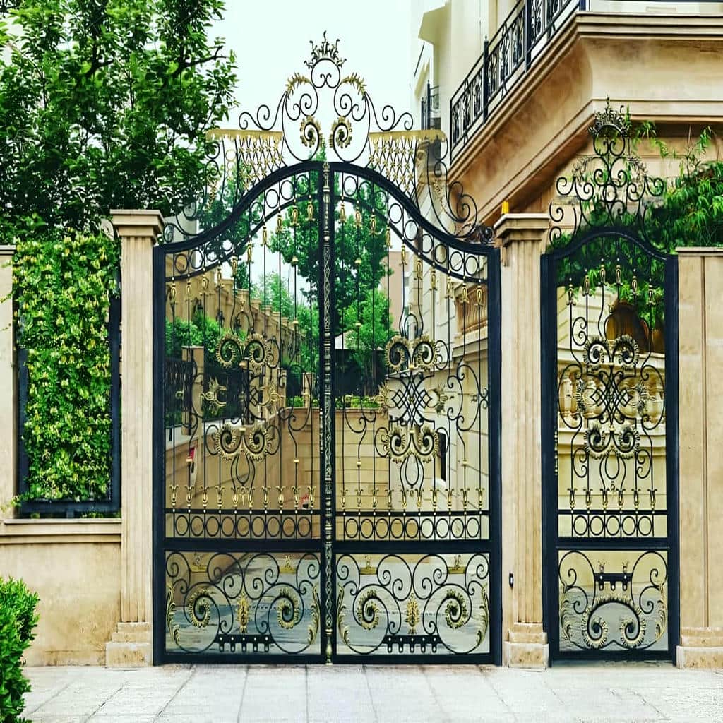 نصب درب پارکینگ فلزی حیاط مدرن در گنبدکاووس