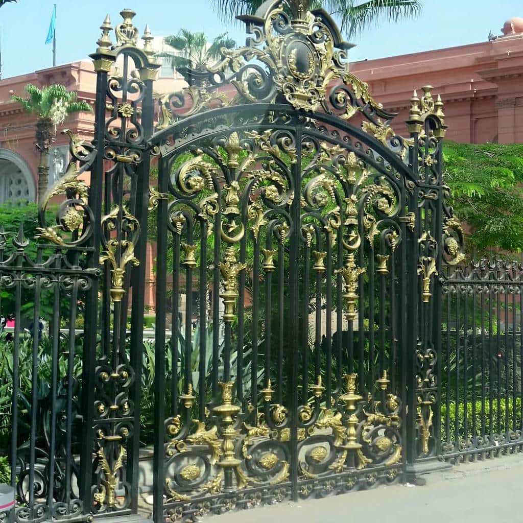 نصب درب پارکینگ فلزی حیاط مدرن در ارومیه