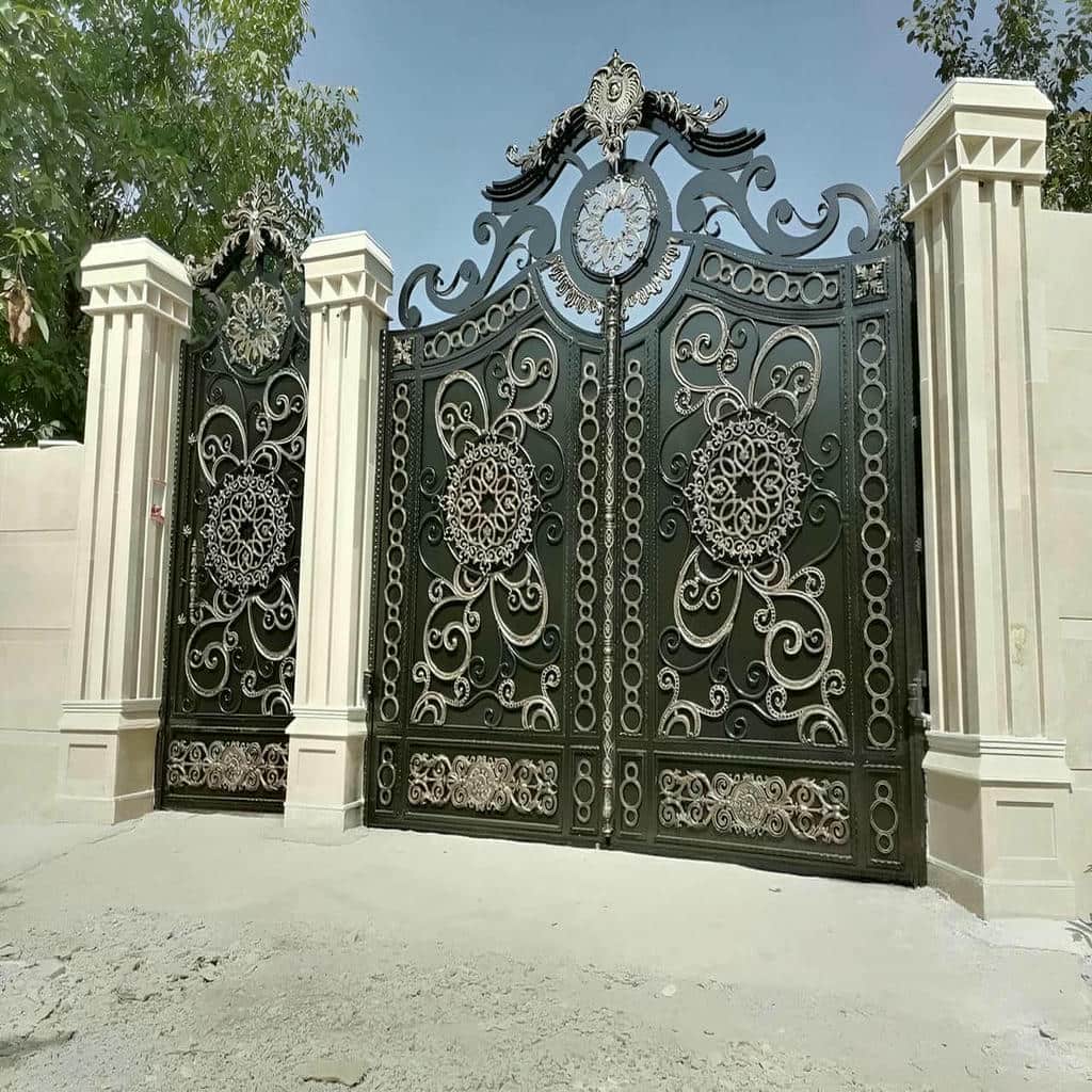 قیمت درب پارکینگ فلزی حیاط فرفورژه در اصفهان
