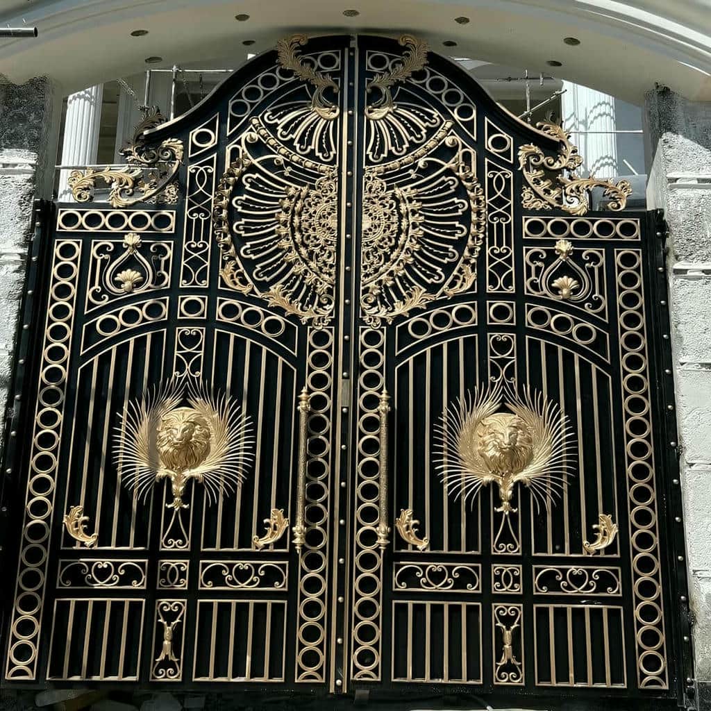 نصب درب پارکینگ فلزی حیاط ساده در پردیس