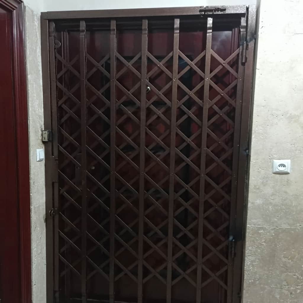 درب آکاردئونی فلزی با تسمه دوبل تقویت شده