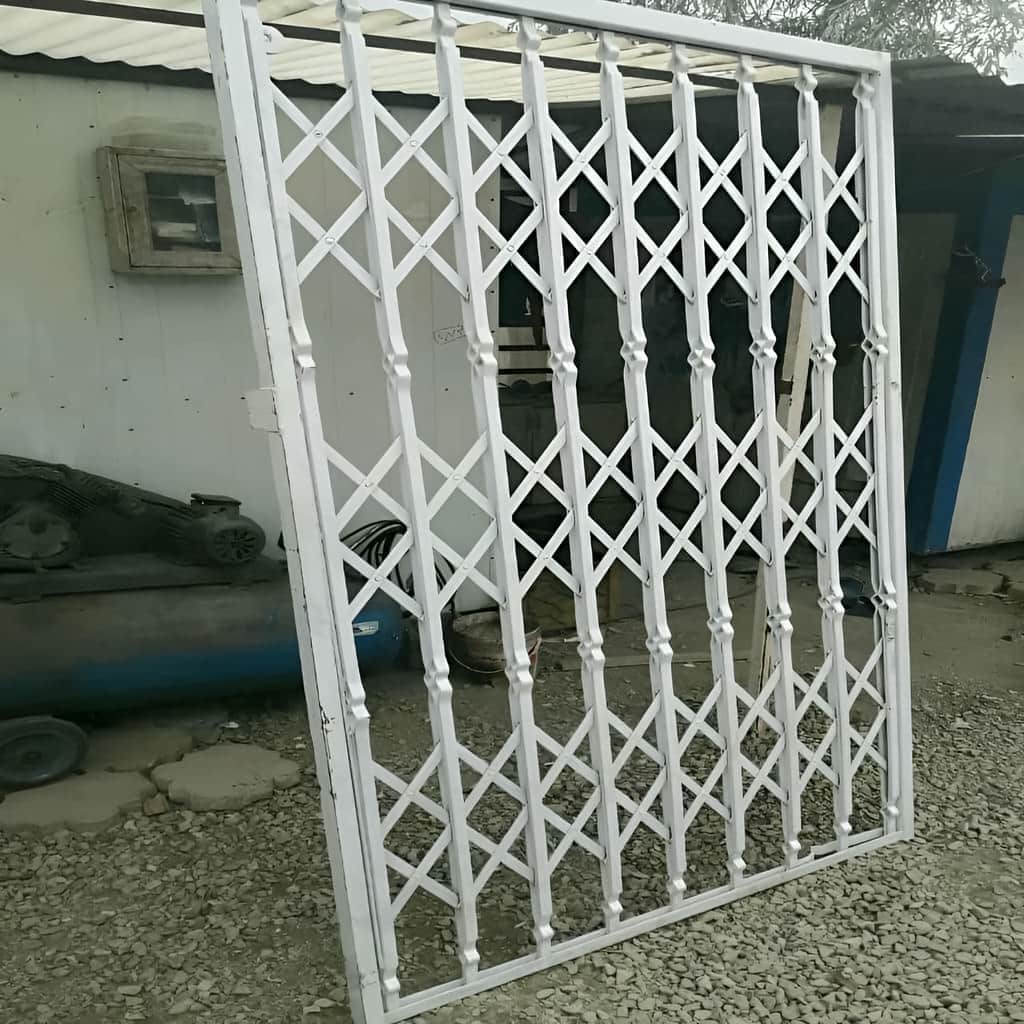 محافظ درب آپارتمان با جوشکاری اصولی اتصالات