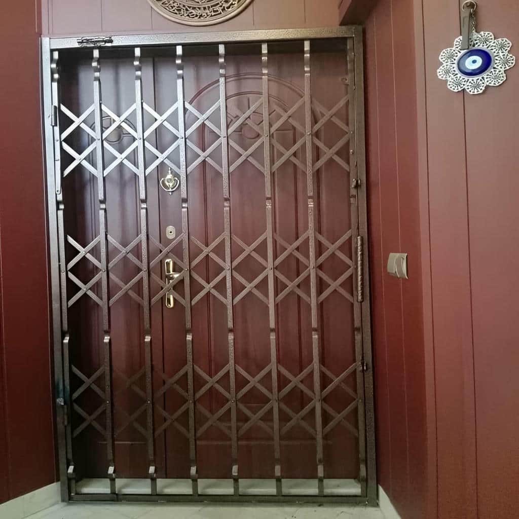 محافظ درب آپارتمان با قفل ایمن و مقاوم