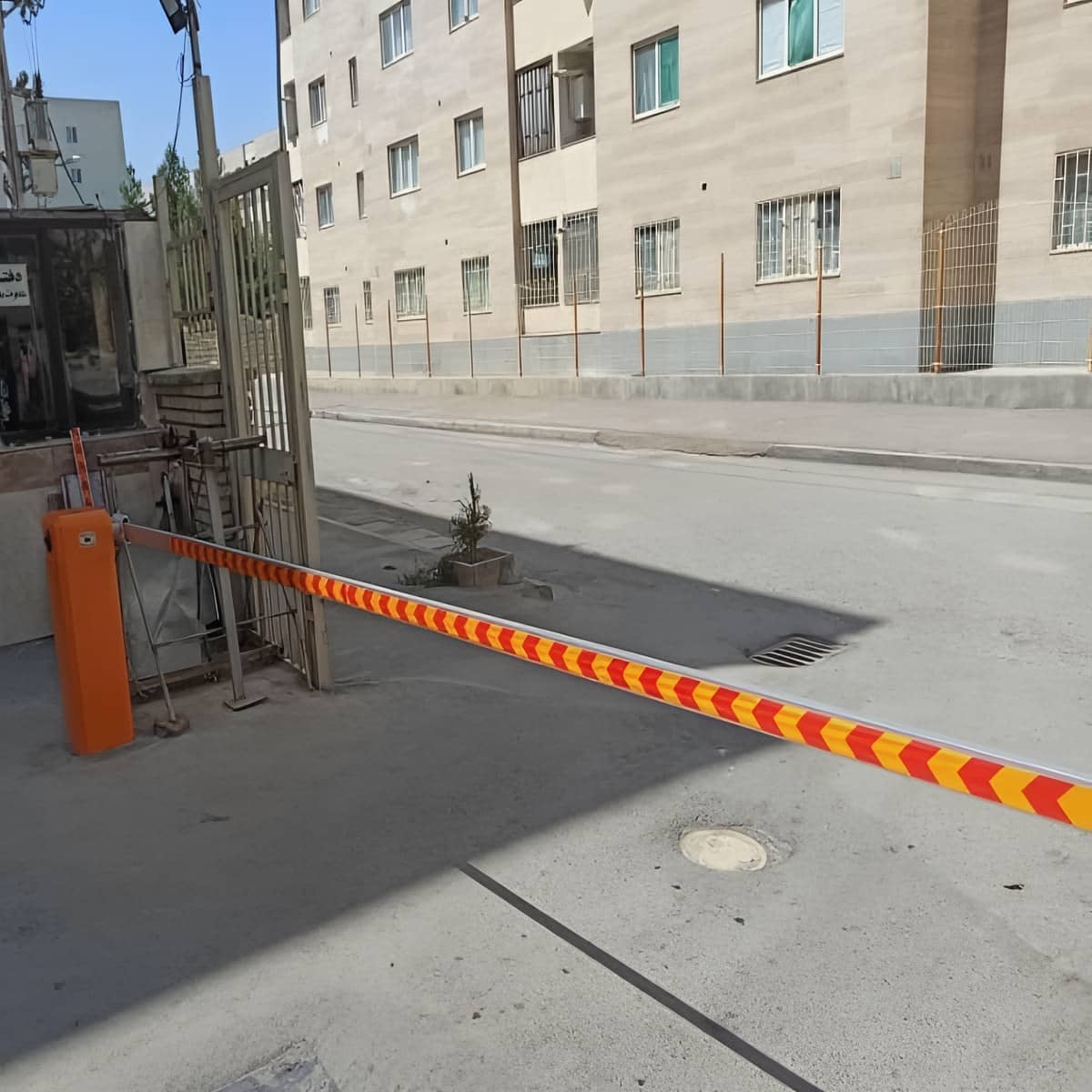 راهبند دستی با پایه فلزی تراز شده