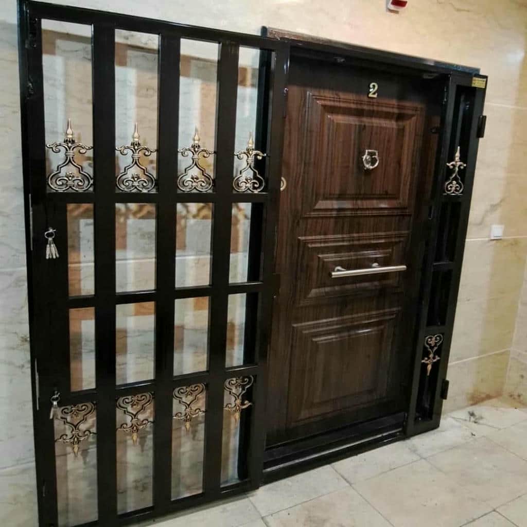 محافظ درب آپارتمان با مدل لولایی بازشو