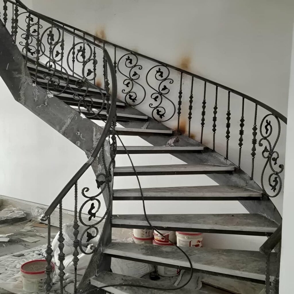 قیمت پله آهنی با پوشش ضدزنگ و نرده ایمن