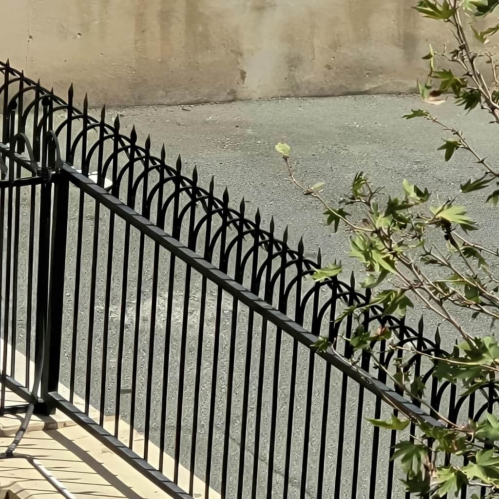 حفاظ شاخ گوزنی و حفاظ سرنیزه ای با شاسی فلزی محکم