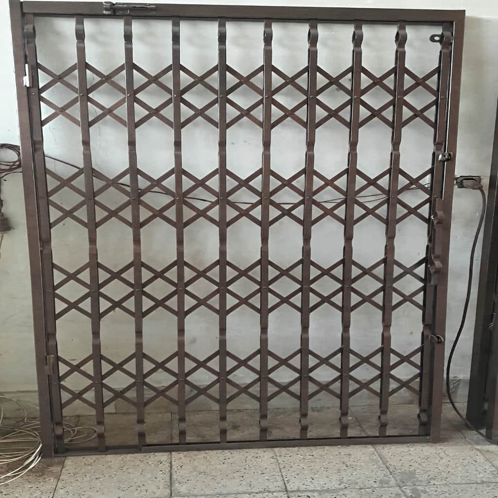 خدمات اندازه‌گیری درب آکاردئونی چهار گل لوزی