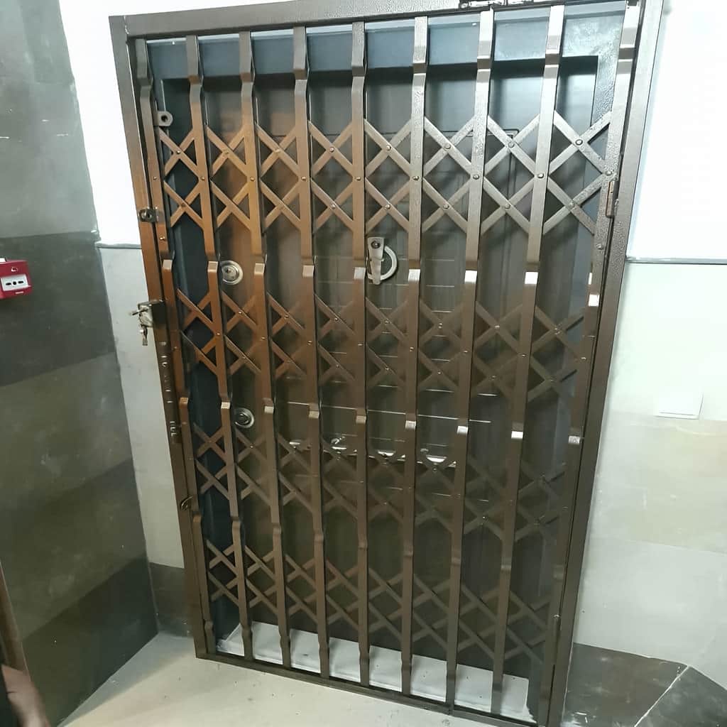 انتخاب مدل ساده درب آکاردئونی چهار گل لوزی