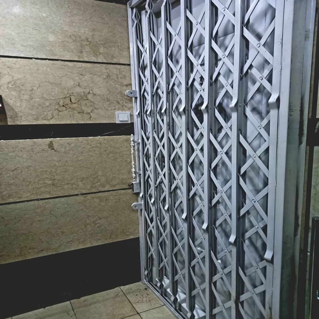 مدل چهار گل درب آکاردئونی برای ورودی واحد