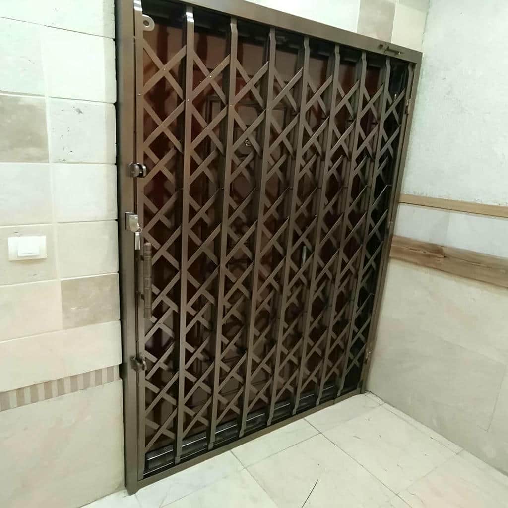 درب آکاردئونی پنج گل با شبکه متراکم