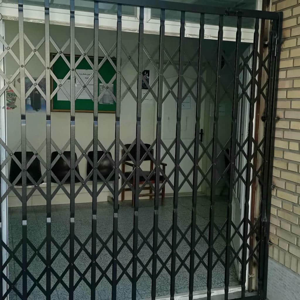 سفارش حفاظ پشت درب آپارتمان ریلی با قفل مخفی