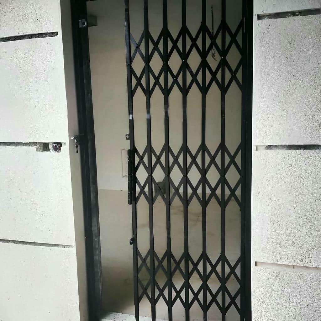 انتخاب طرح دستگیره طلایی درب آکاردئونی سفید طلایی