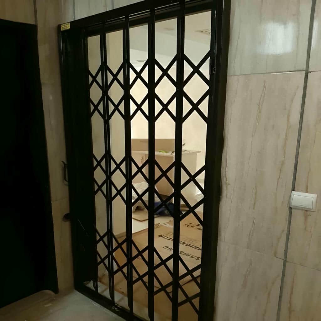 قیمت درب آکاردئونی سلطنتی گل دار بر اساس سفارش