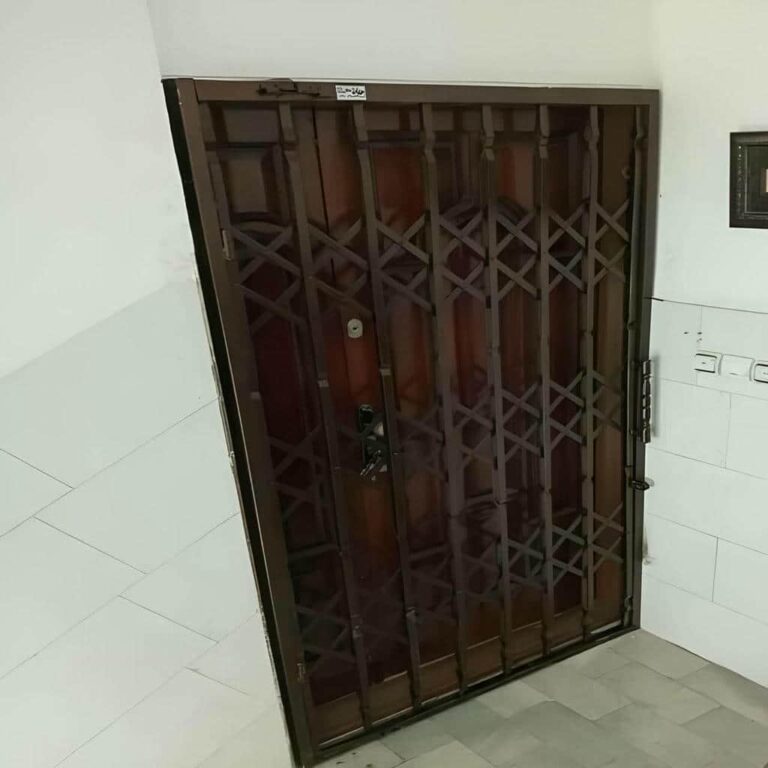 10 مدل درب آکاردئونی مدرن مشکی ورودی اداری