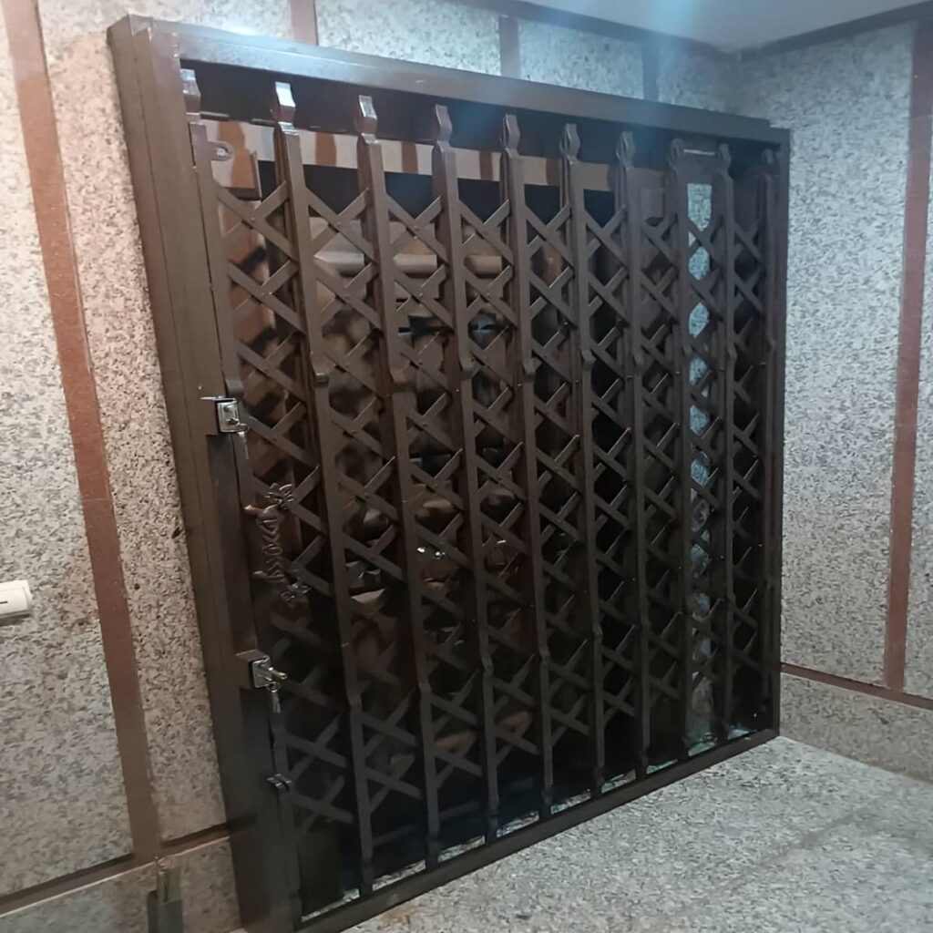 انتخاب مدل گل مرکزی درب آکاردئونی سلطنتی