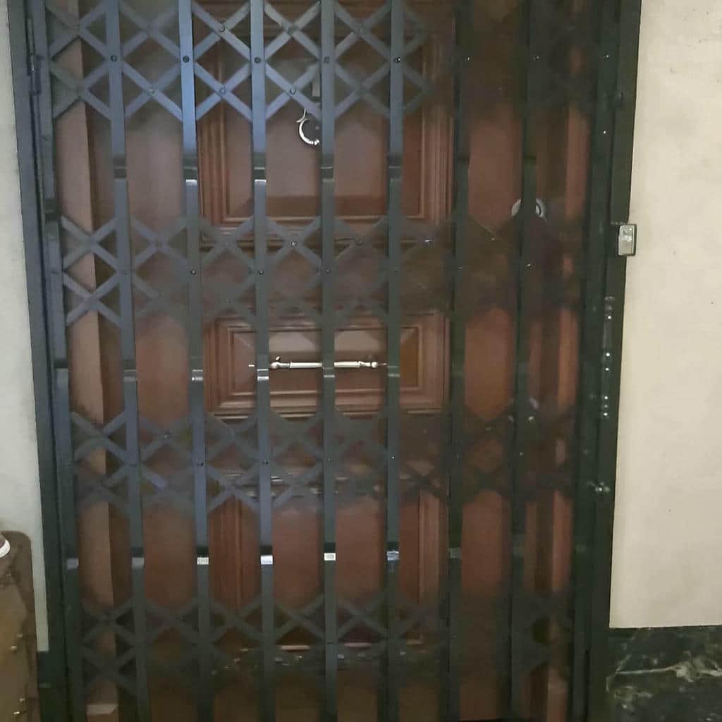 خرید درب آکاردئونی سلطنتی گل دار با طرح کلاسیک