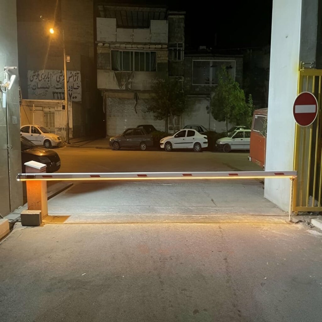 خدمات سیستم کنترل تردد پارکینگ سازمانی برای چند ورودی