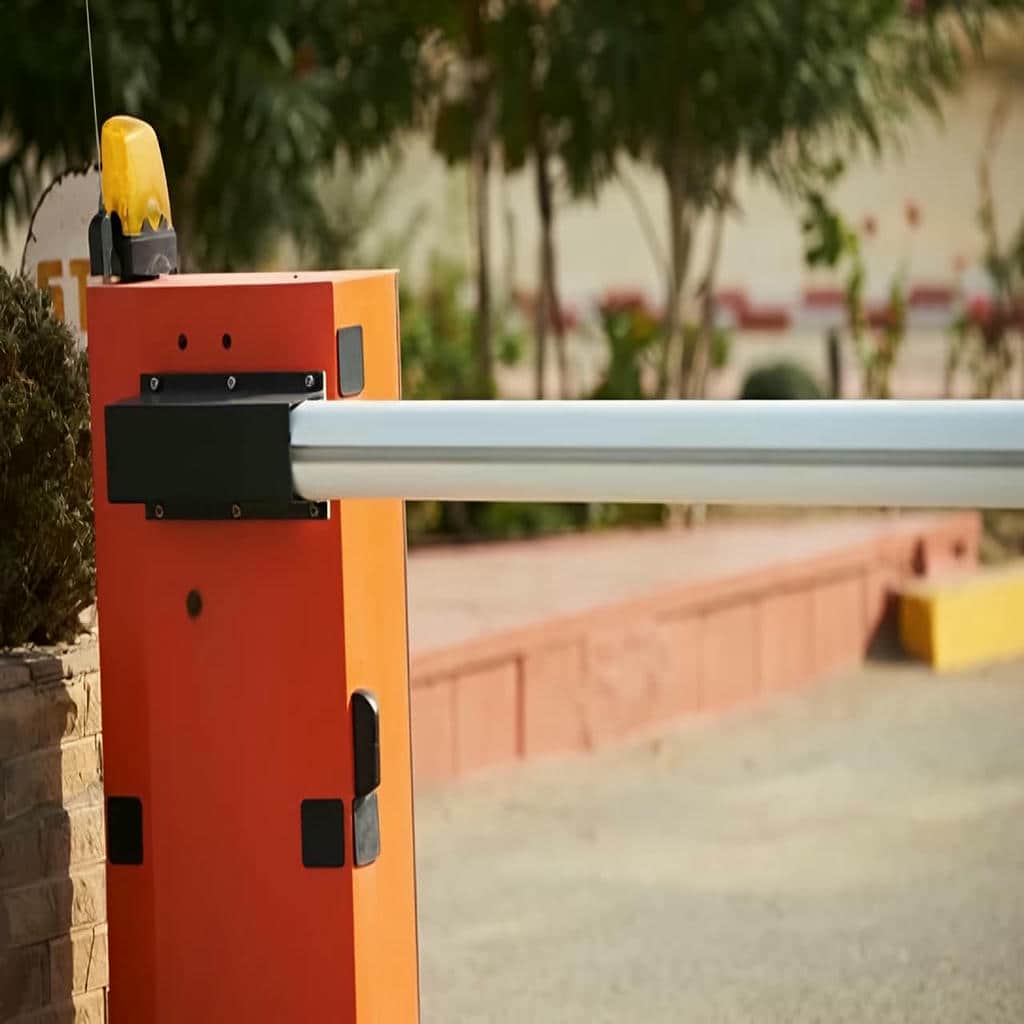 نصب پلاک خوان پارکینگ ورودی با لنز مناسب