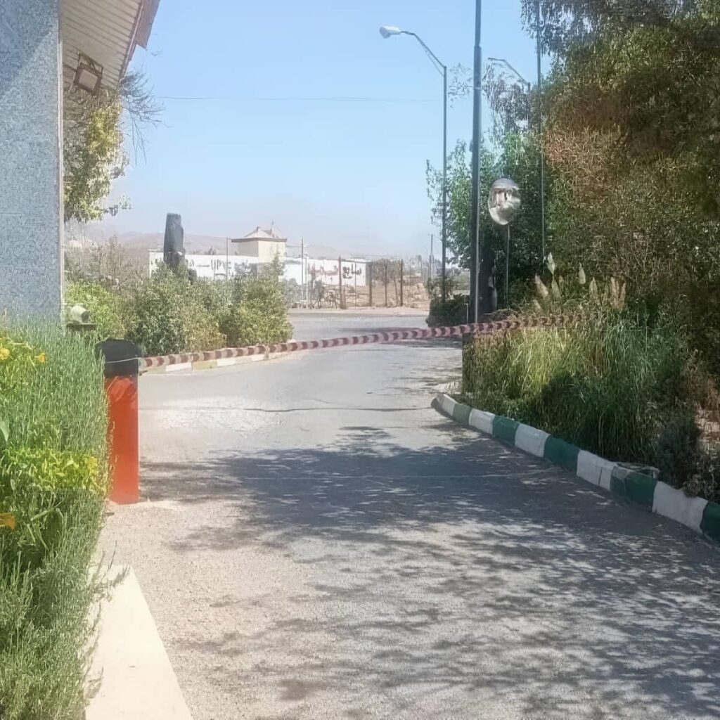 خدمات راهبند الکترومکانیک کم تردد برای پارکینگ کوچک