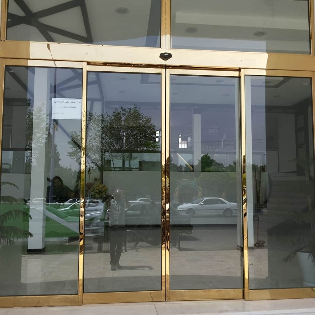 سفارش درب شیشه ای ورودی ساختمان تک‌لنگه