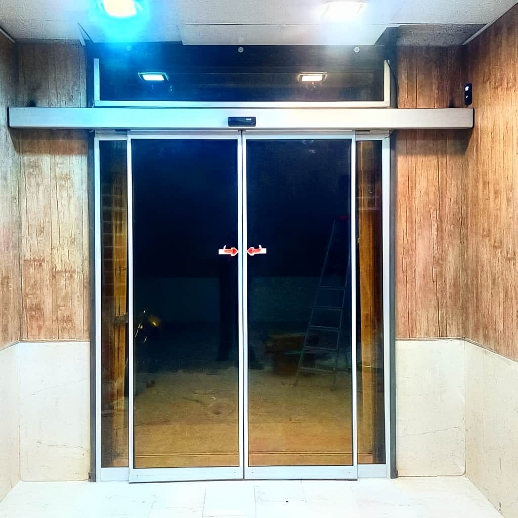 تعمیر درب اتوماتیک شیشه ای پرتردد مجتمع
