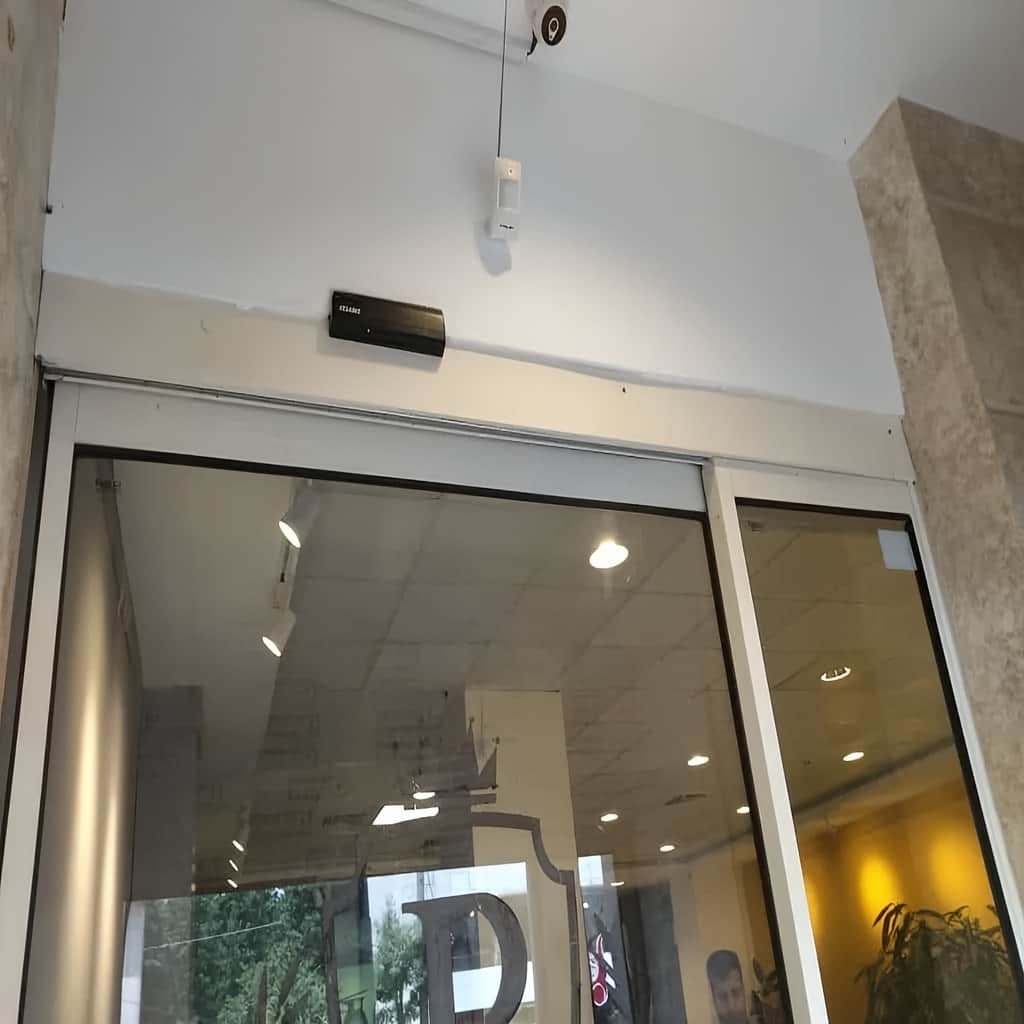 خدمات نصب درب شیشه ای پرتردد