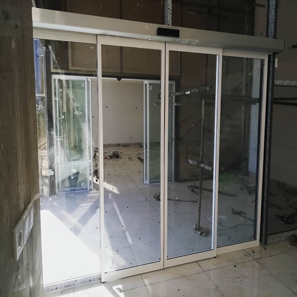 ساخت درب شیشه ای فریم لس با یراق استیل