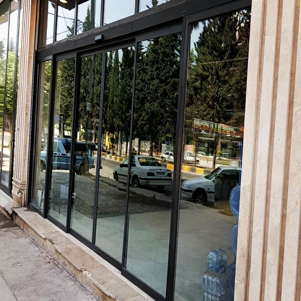 اجرای درب اتوماتیک شیشه ای بانک با کارتخوان