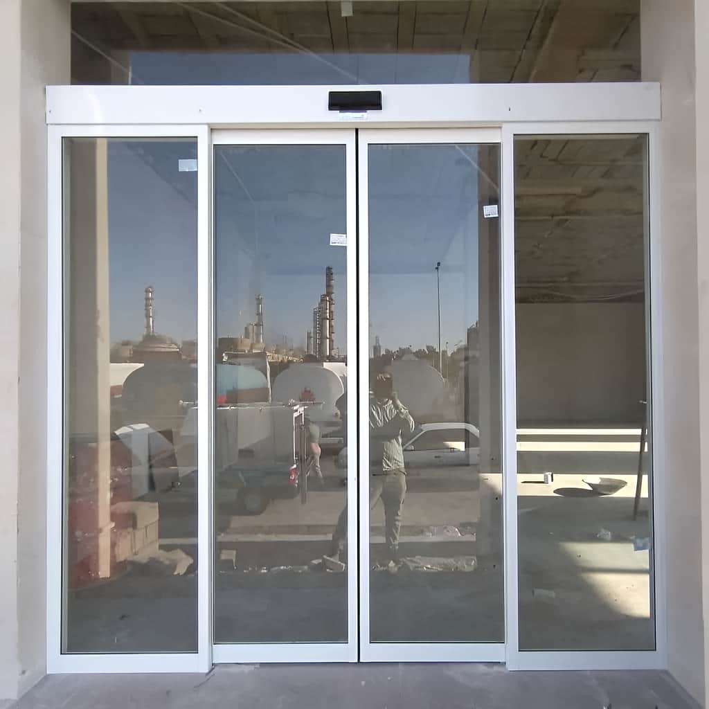 نصب درب اتوماتیک شیشه ای تلسکوپی چهار لت