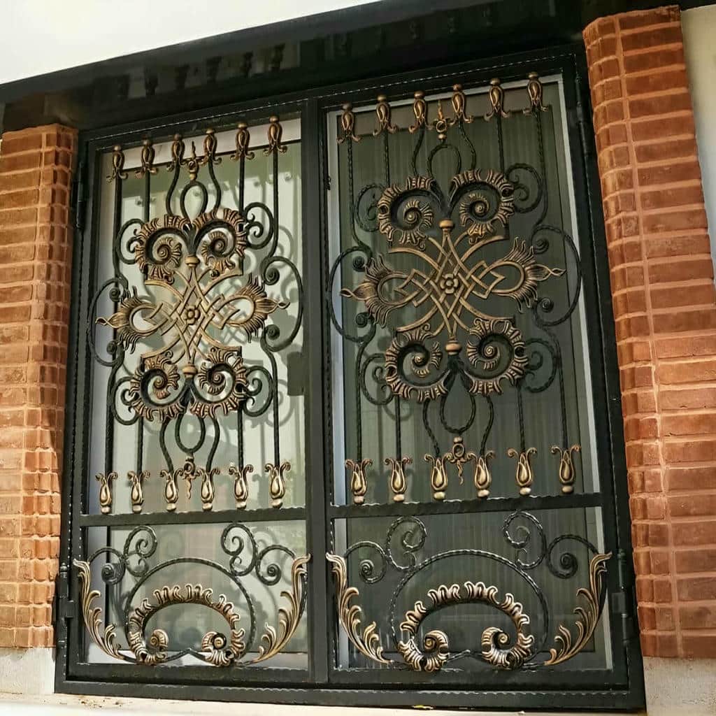 8 مدل نرده پنجره فرفورژه گل دار