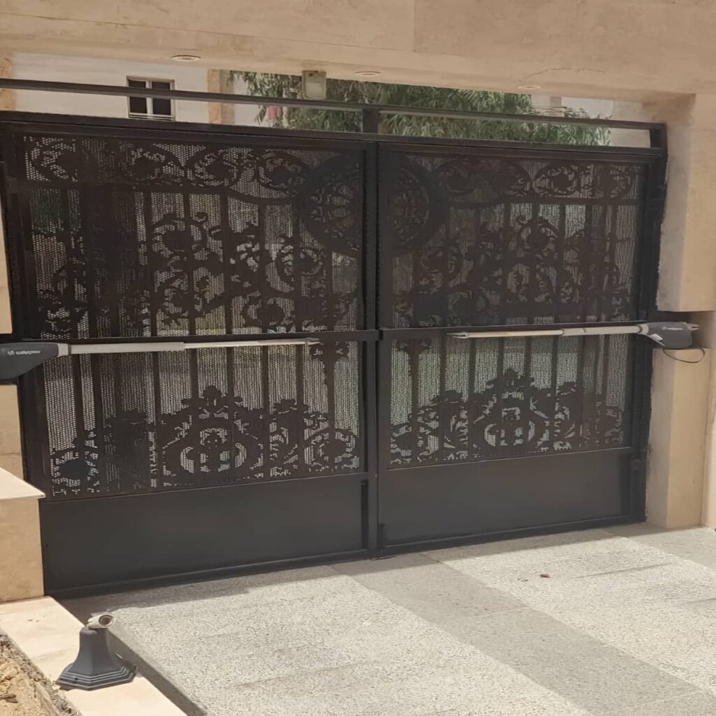 اجرای درب اتوماتیک ریلی حیاط با زیرسازی استاندارد