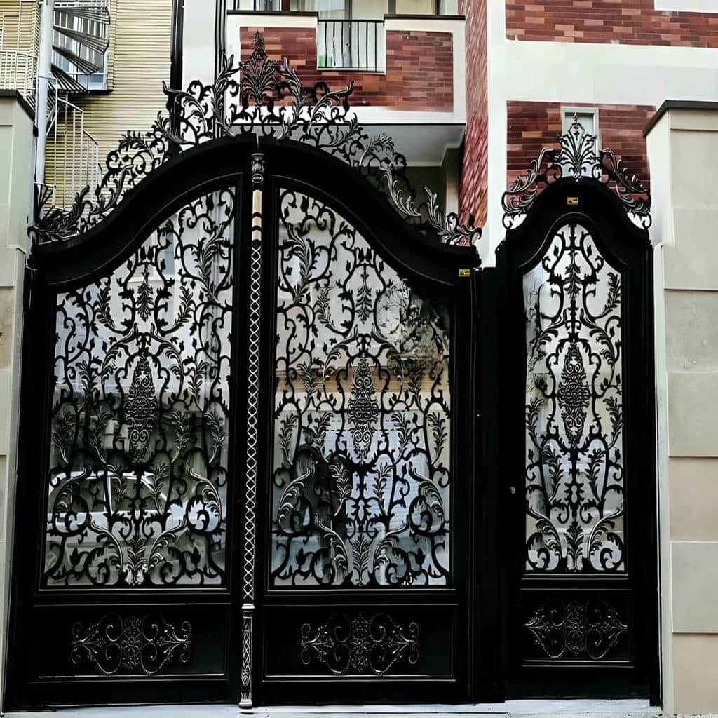 نصب درب پارکینگ آهنی ساده قاب دار